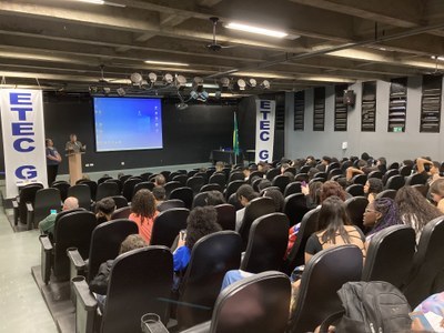 MPF pela Educação Social vai até a Etec Getúlio Vargas para palestra com alunos do curso técnico em serviços jurídicos